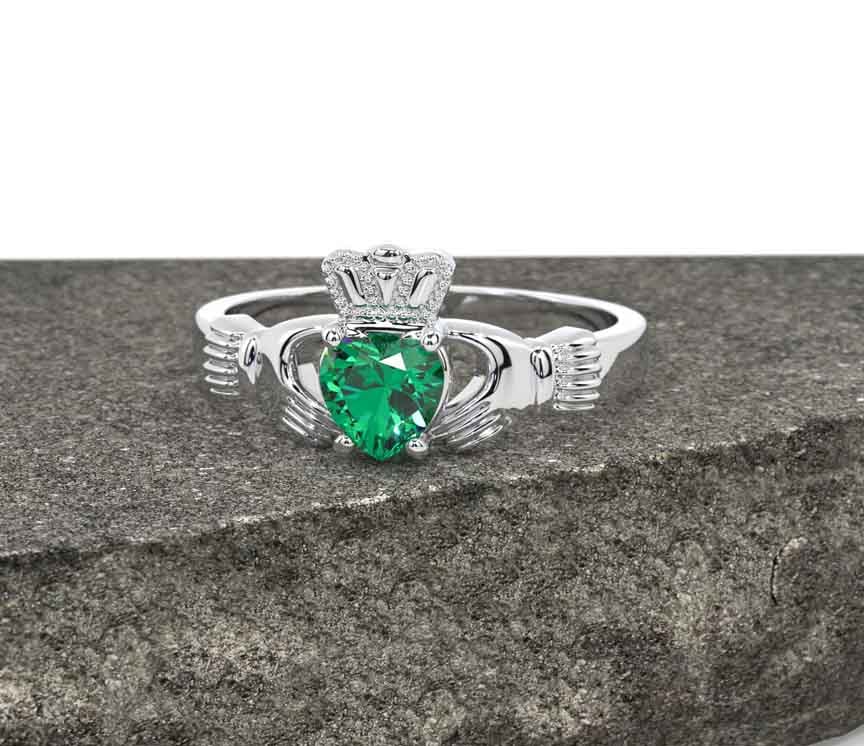 Emerald White Gold Claddagh Ring
